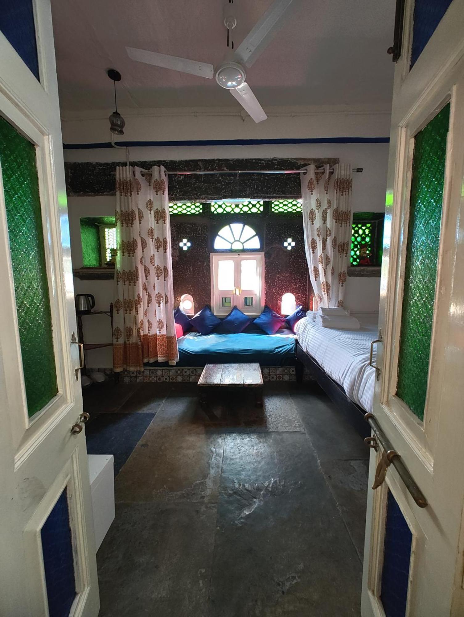 Barefoot Boutique Hotel Udaipur Rum bild